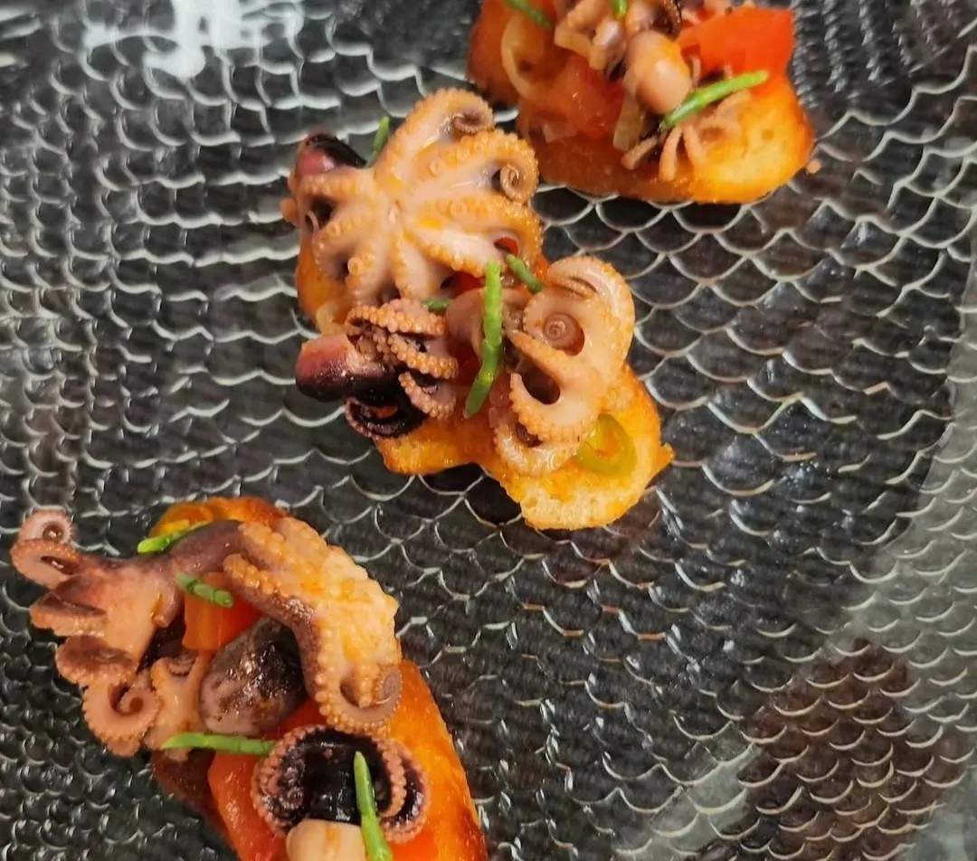 Image alt description