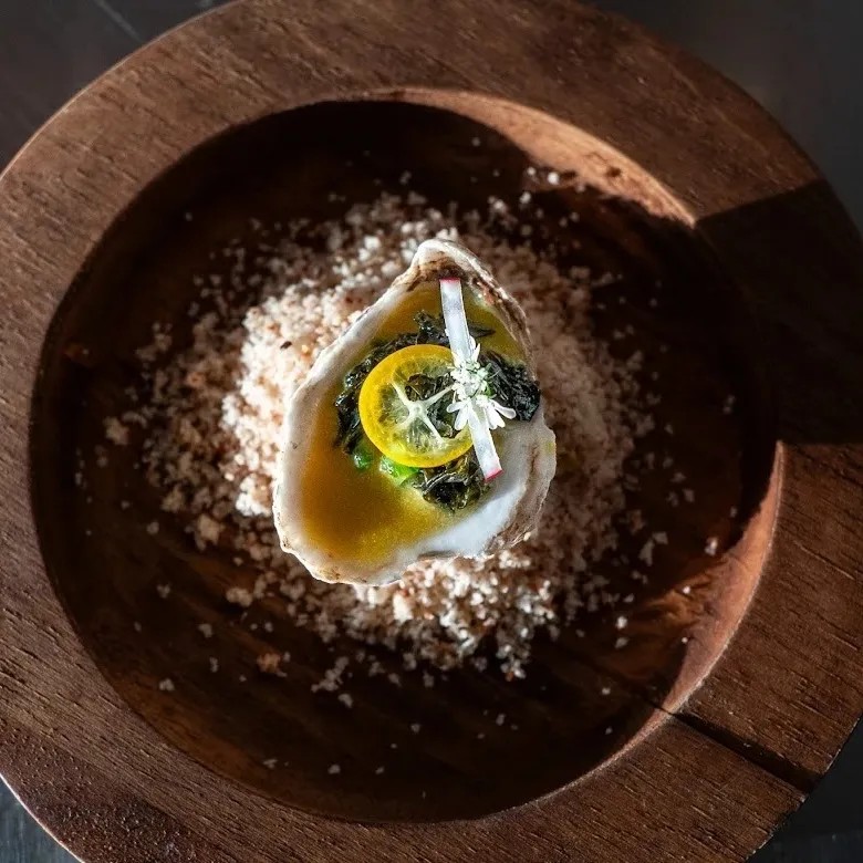 Image alt description