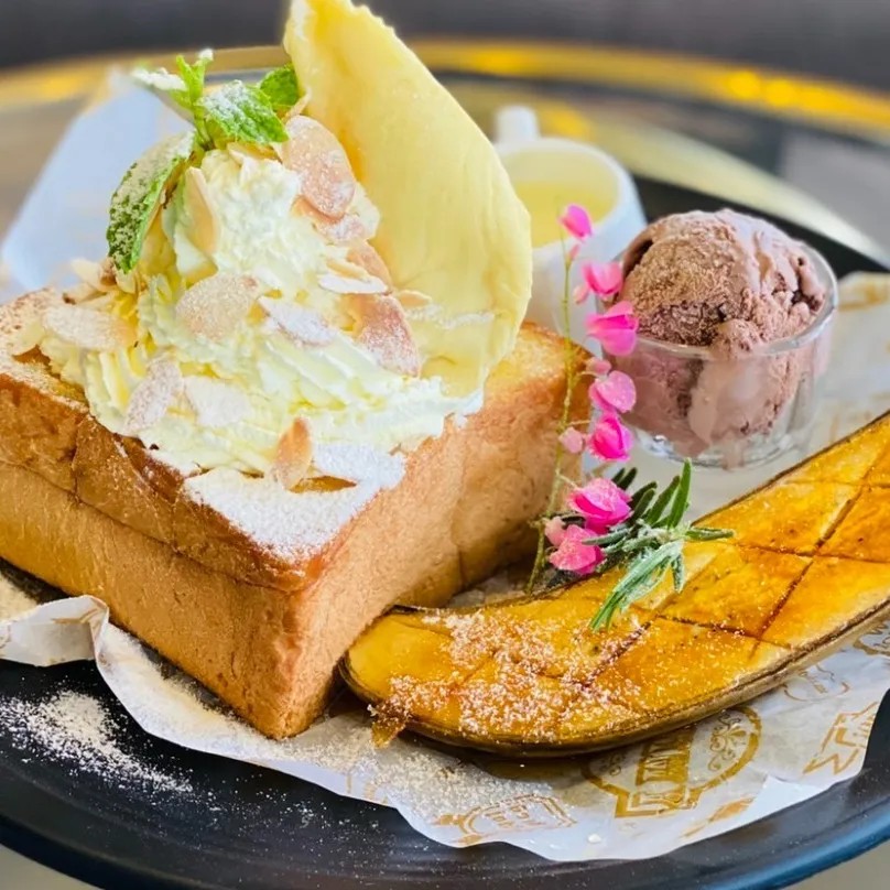 Image alt description