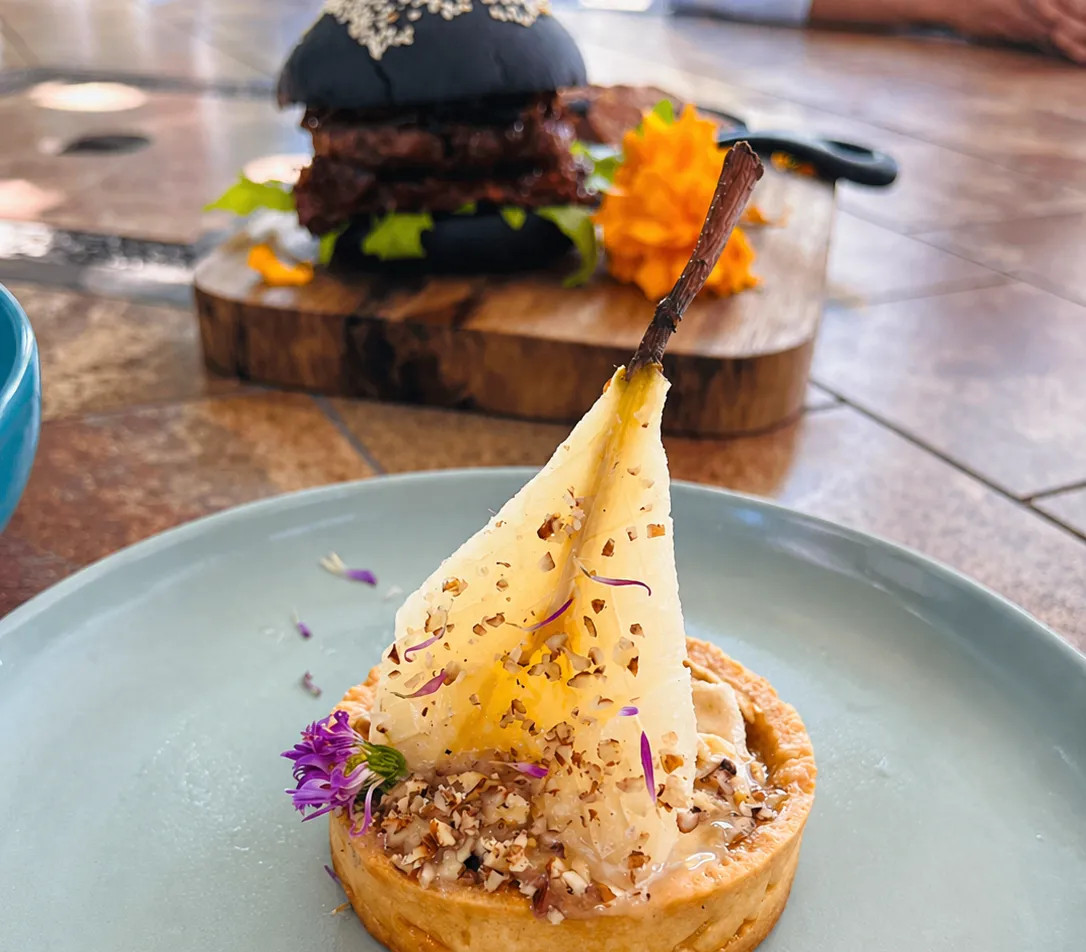 Image alt description