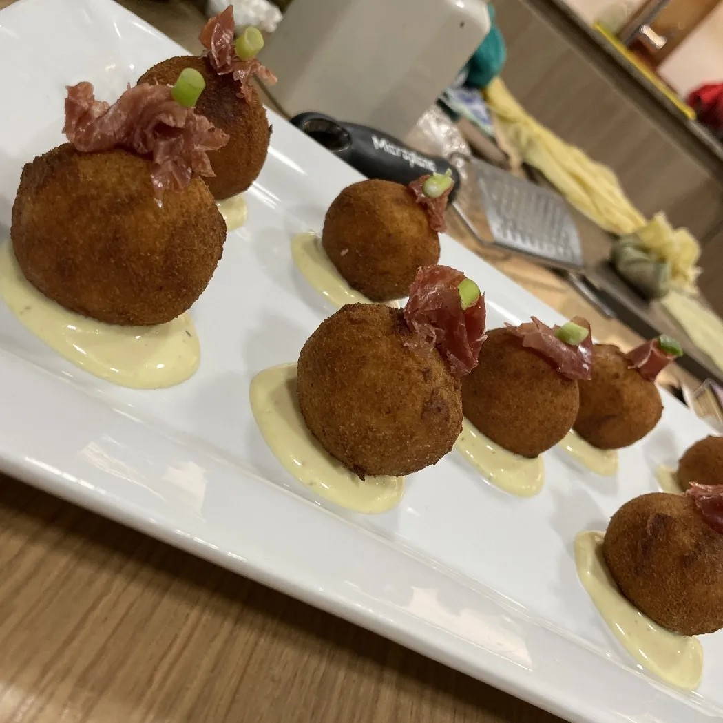 Image alt description