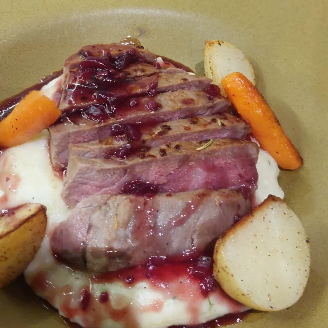 Image alt description