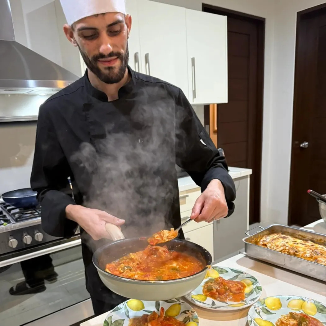 Image alt description