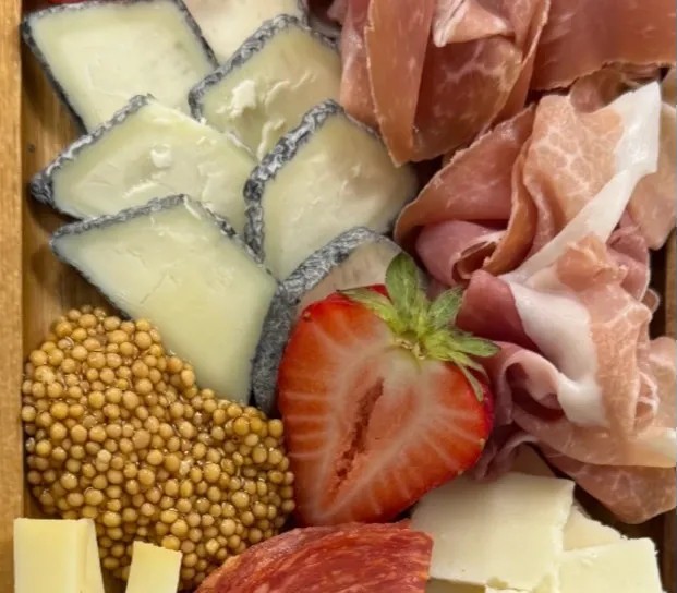 Image alt description