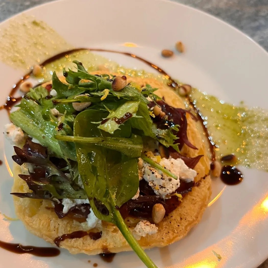 Image alt description