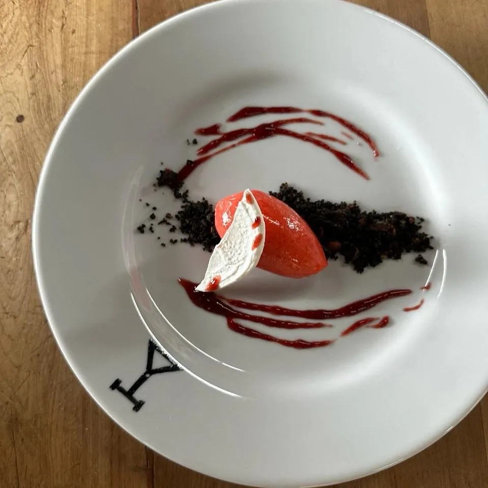 Image alt description