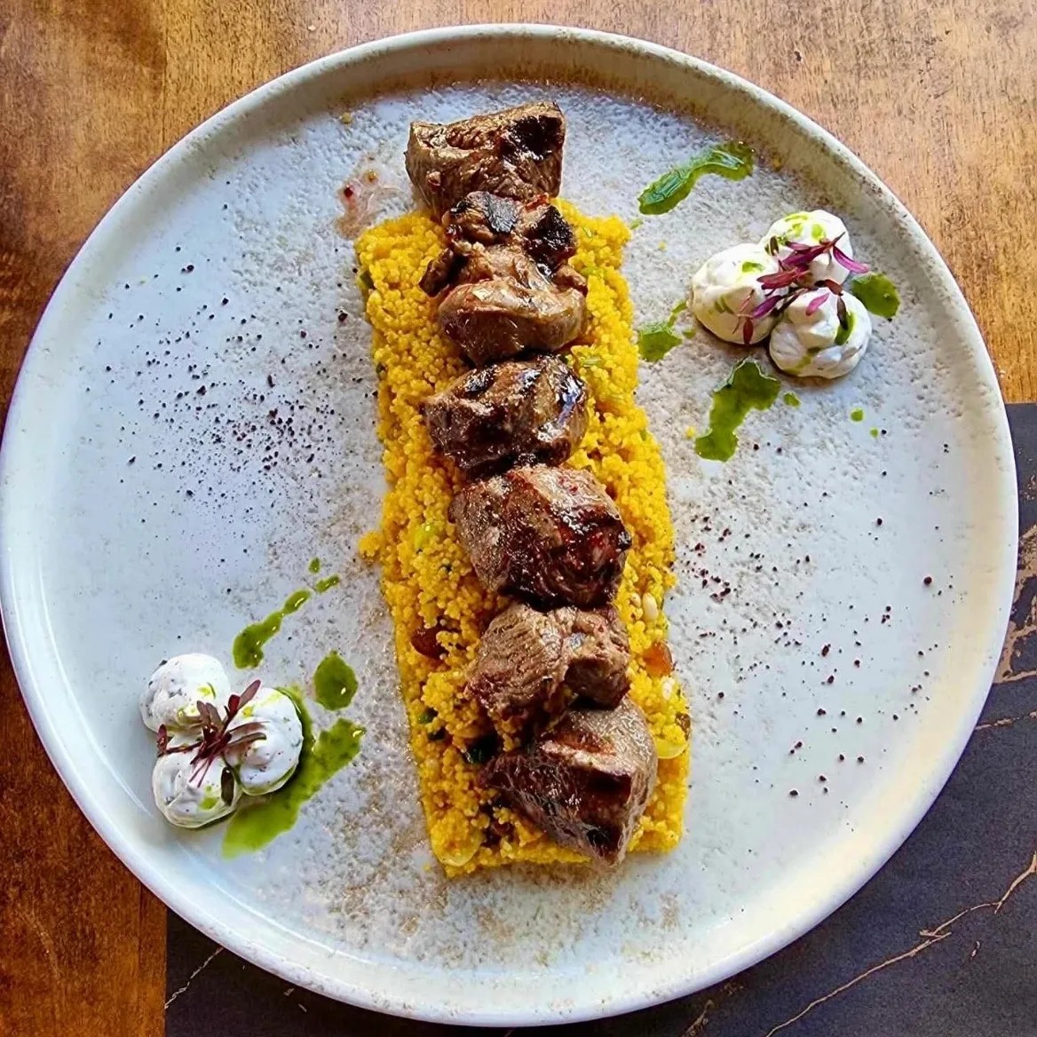 Image alt description