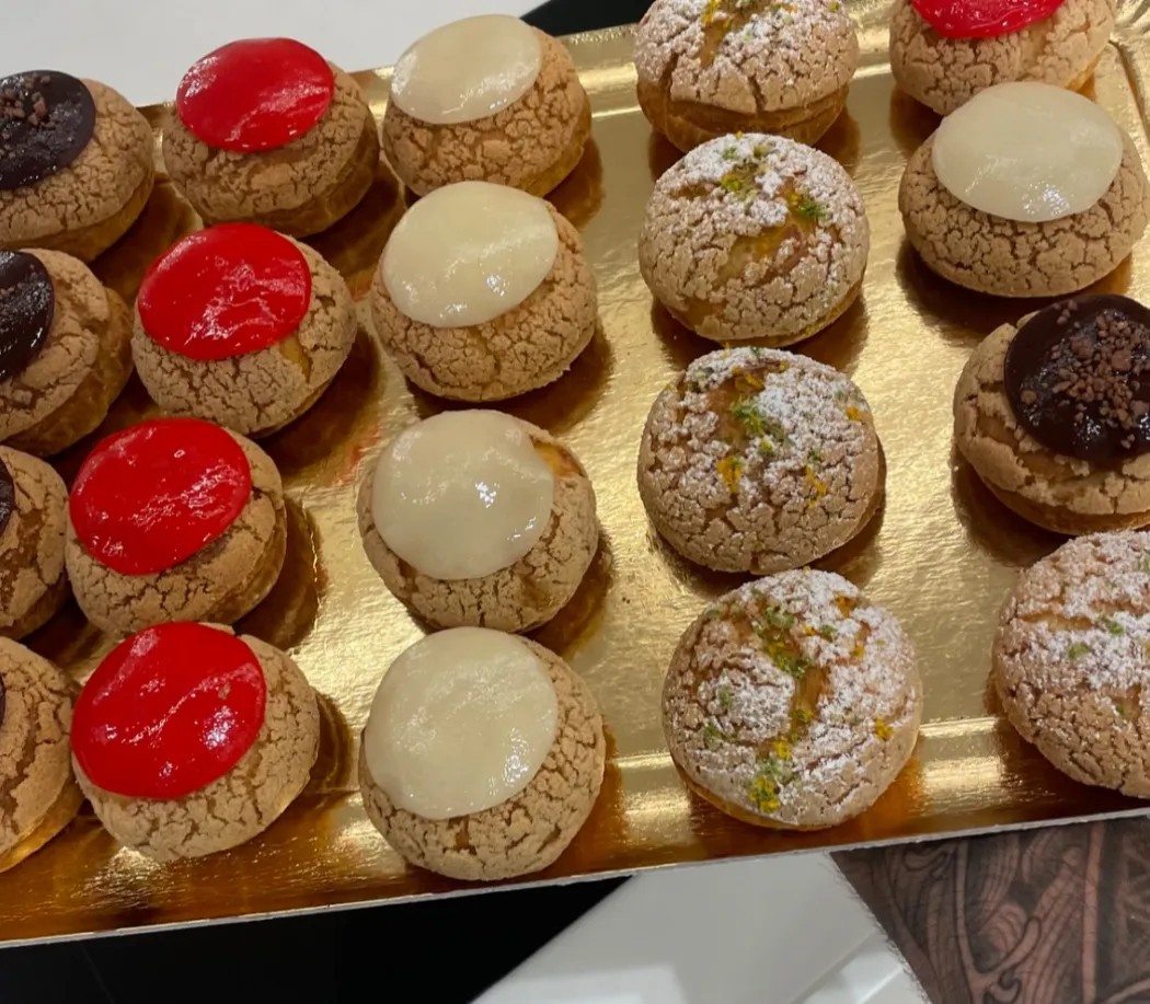 Image alt description