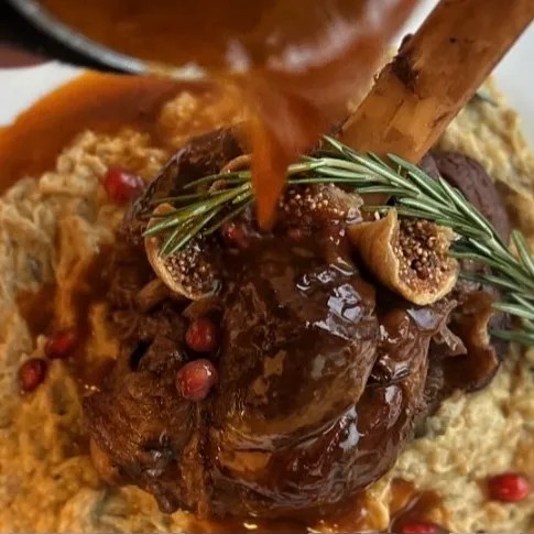 Image alt description