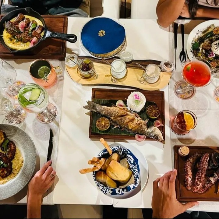 Image alt description