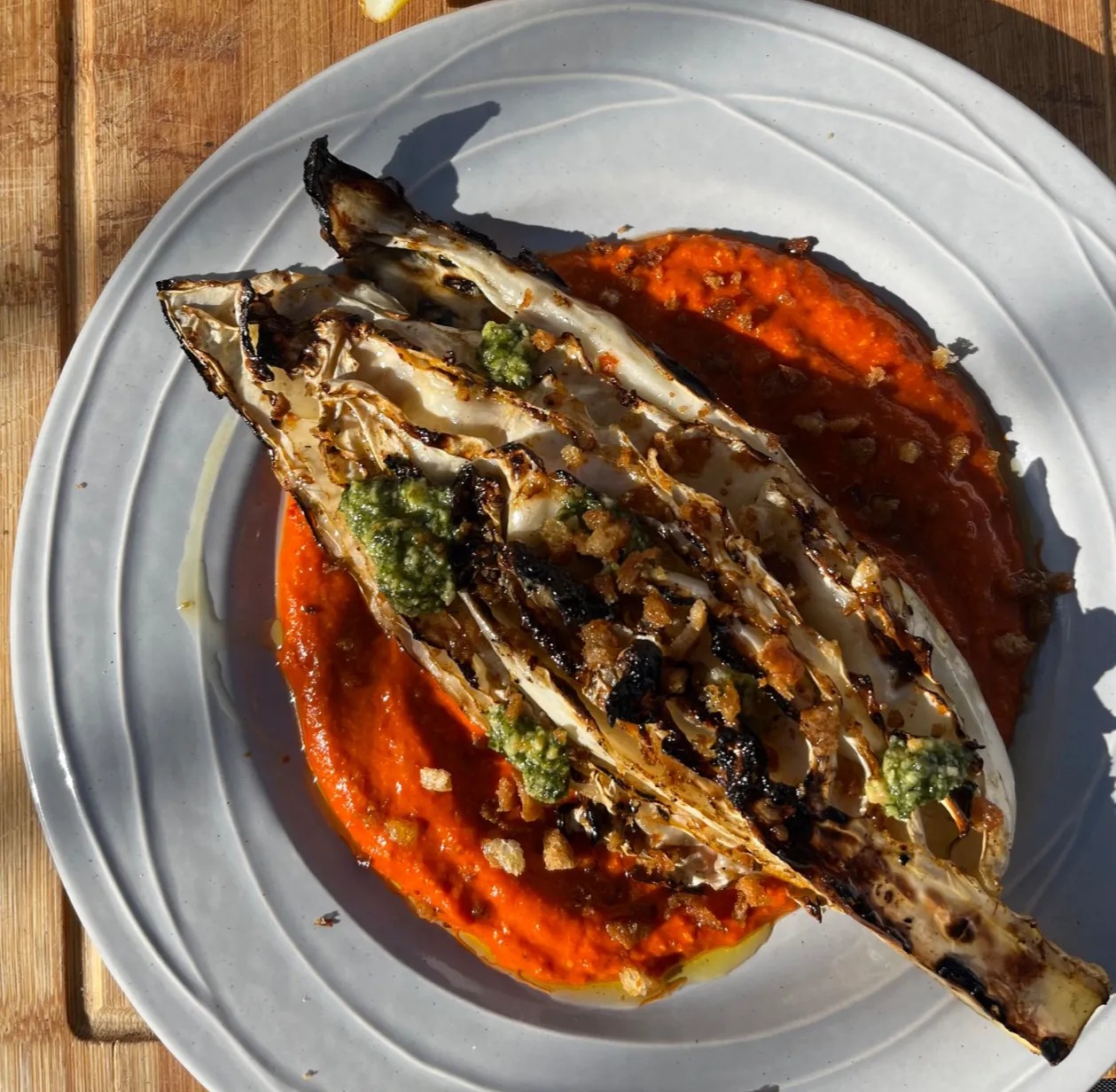 Image alt description