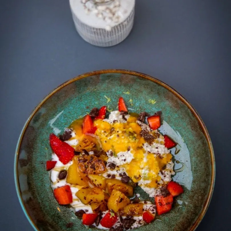 Image alt description