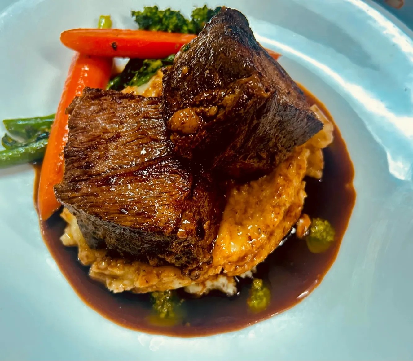 Image alt description