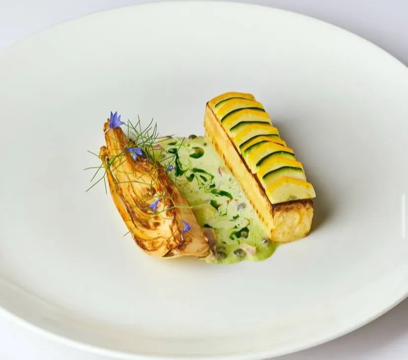 Image alt description