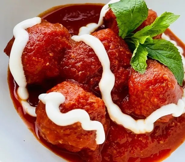 Image alt description