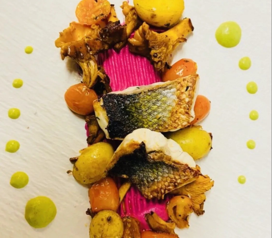 Image alt description