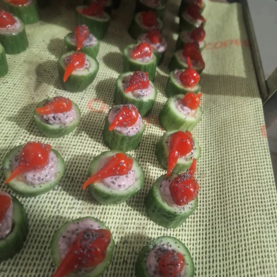 Image alt description