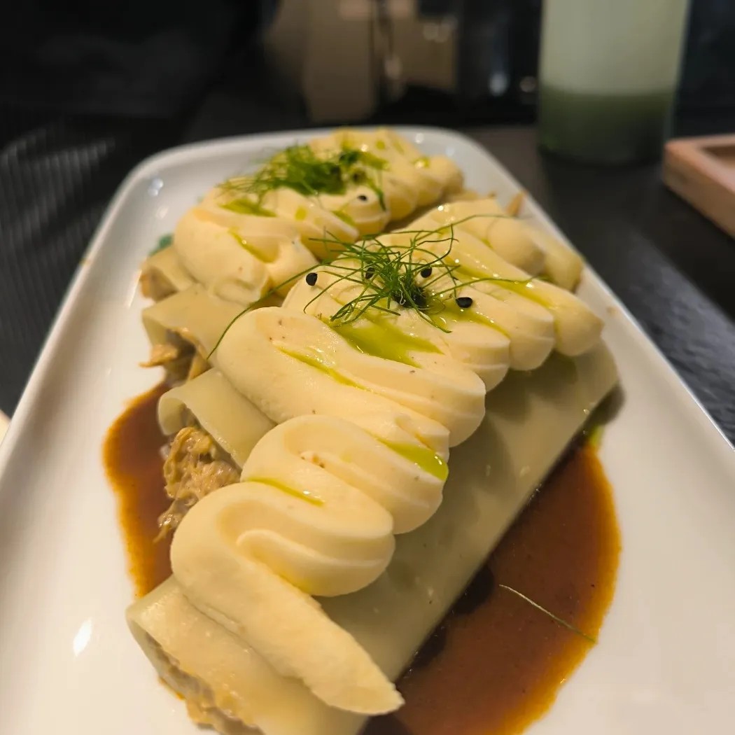 Image alt description