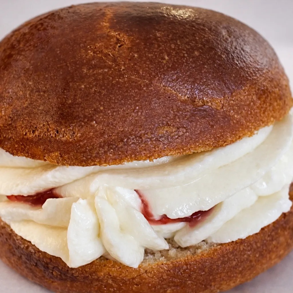 Image alt description