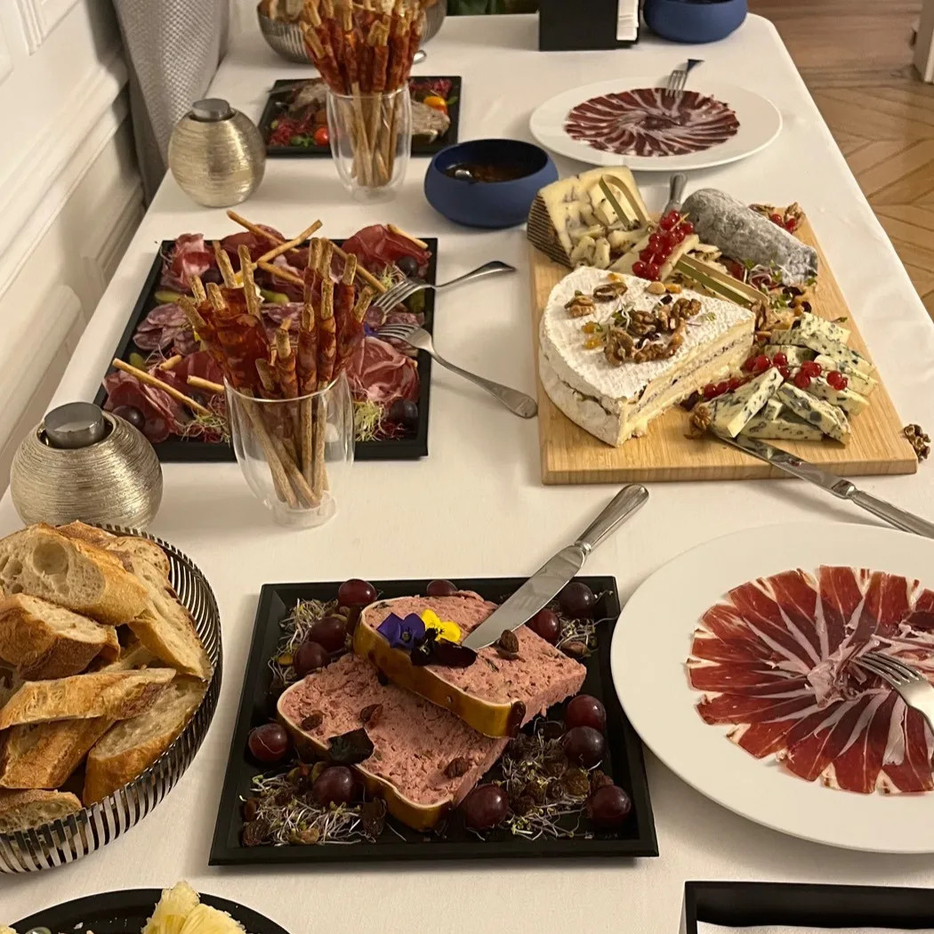 Image alt description