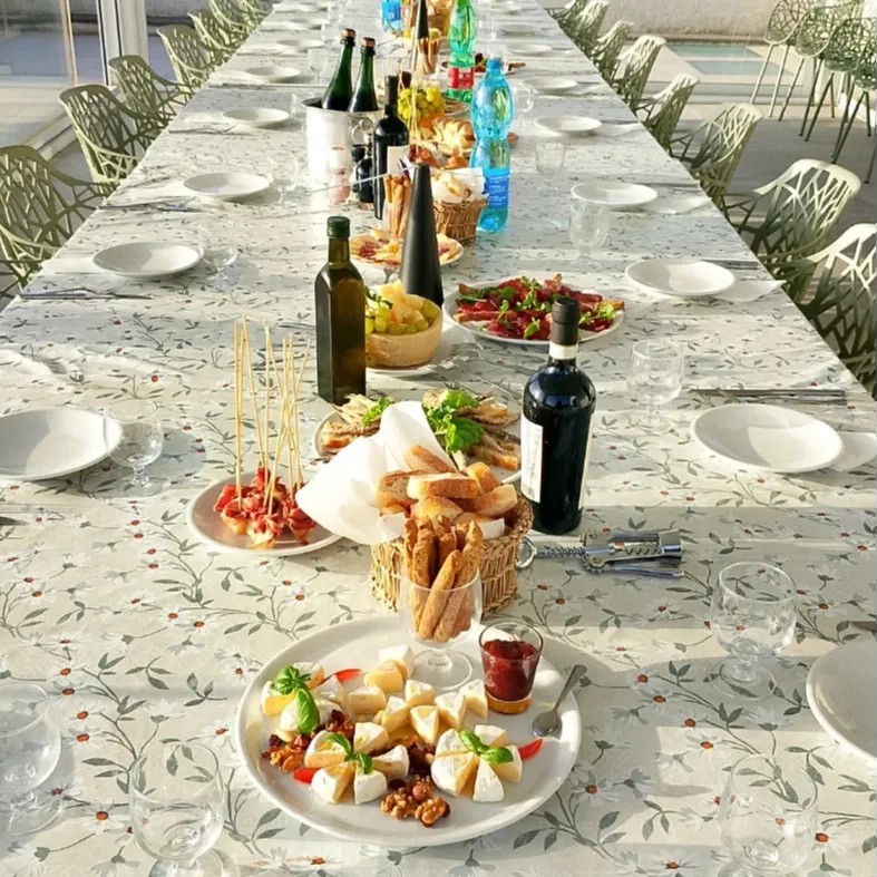 Image alt description