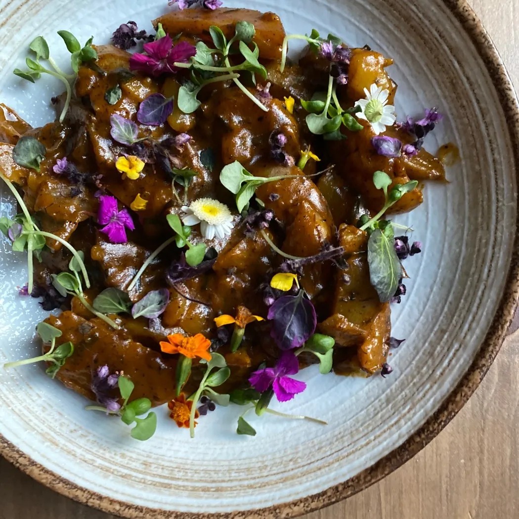 Image alt description