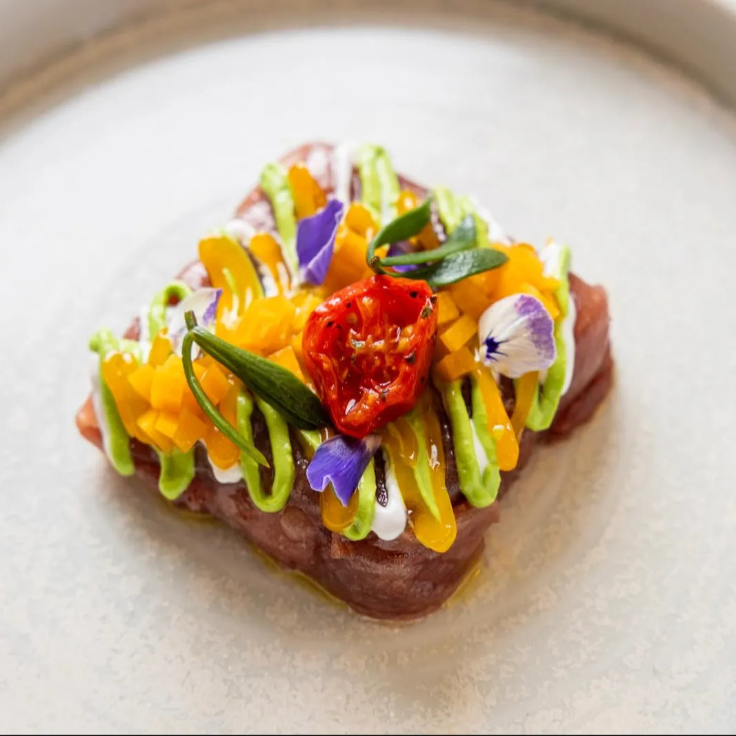 Image alt description