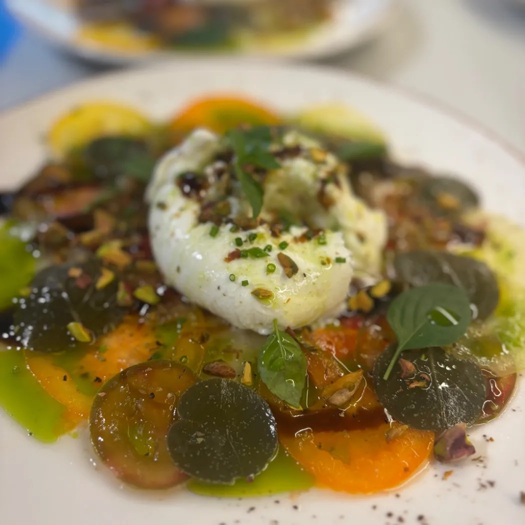 Image alt description