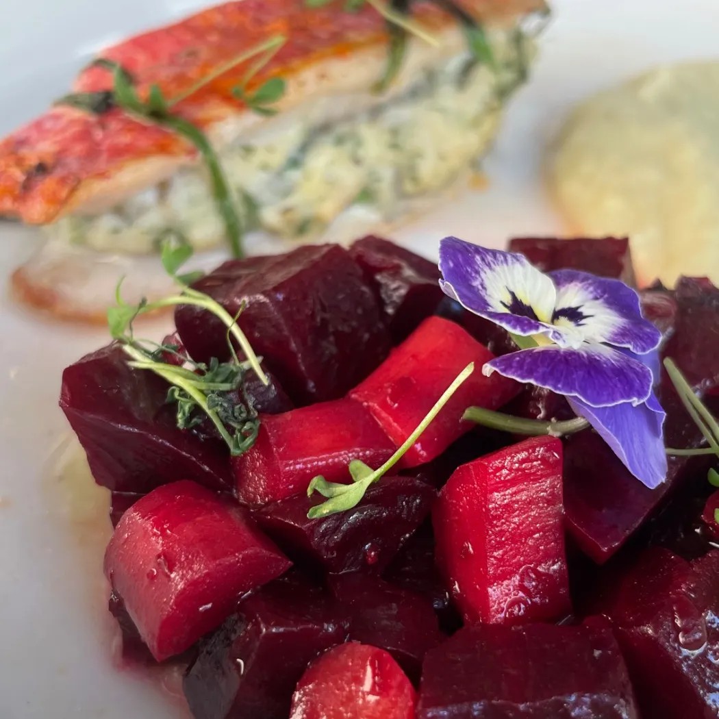 Image alt description