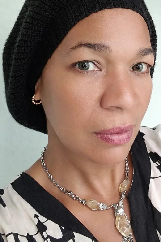 Image alt description