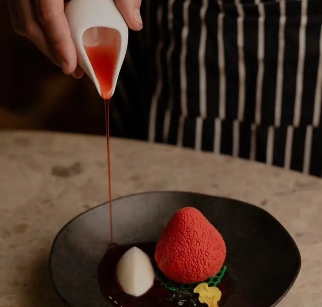 Image alt description