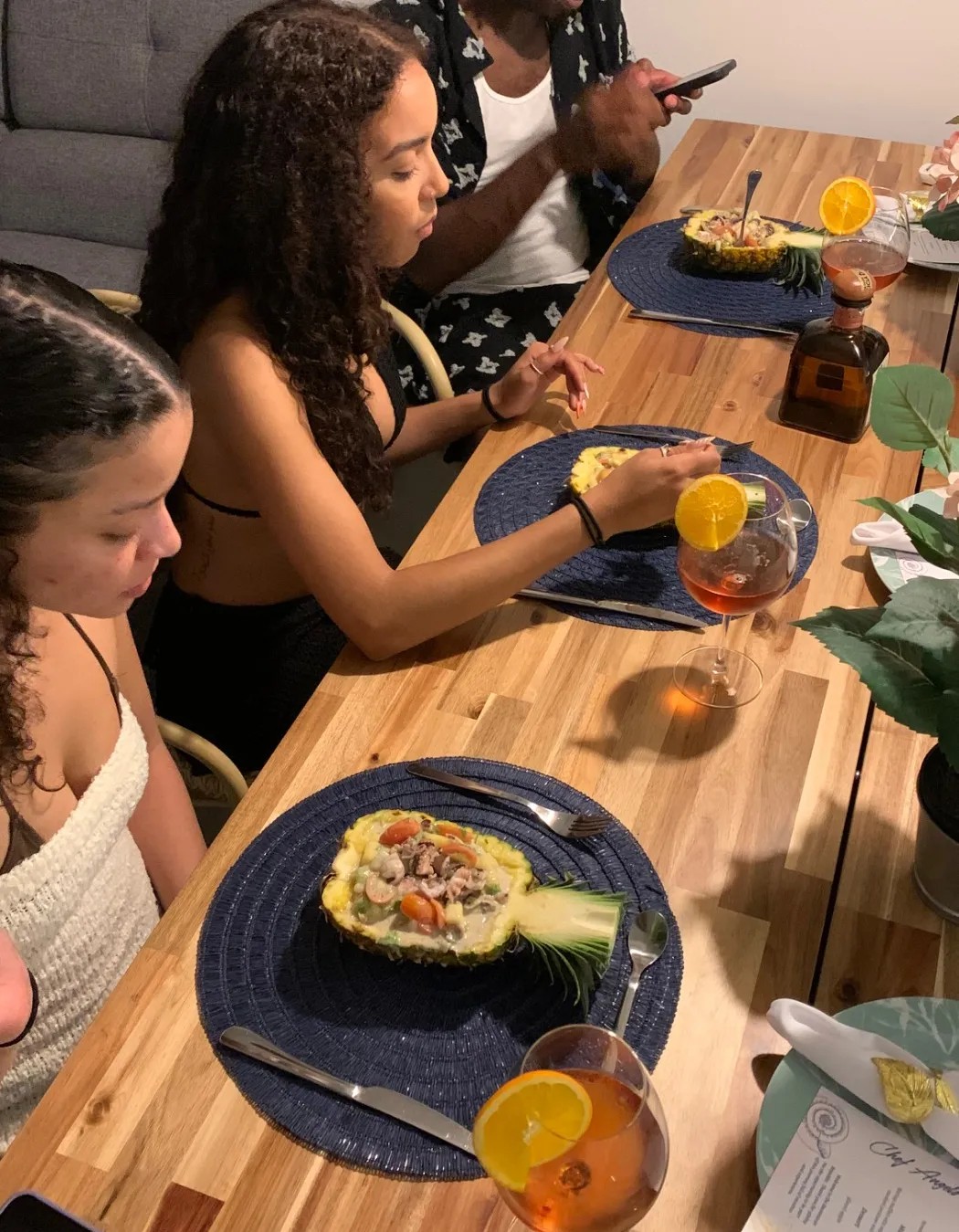 Image alt description