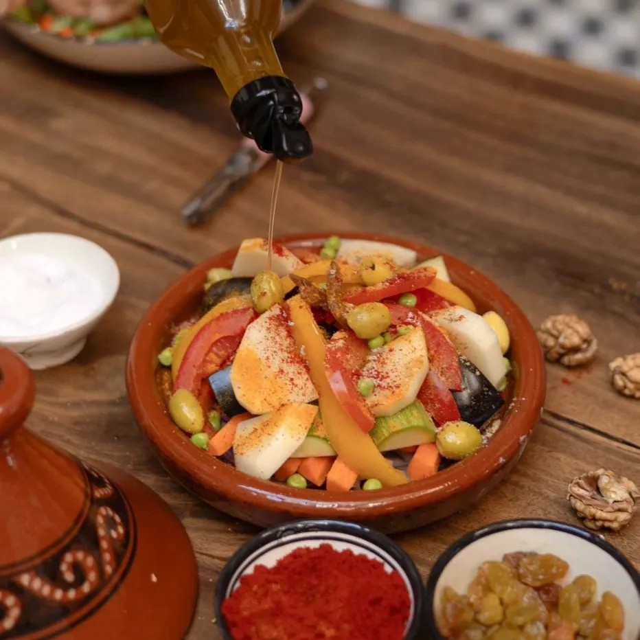 Image alt description