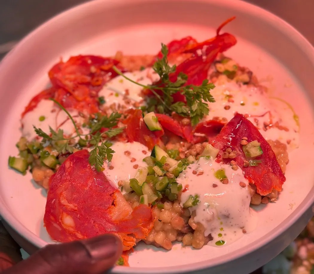 Image alt description