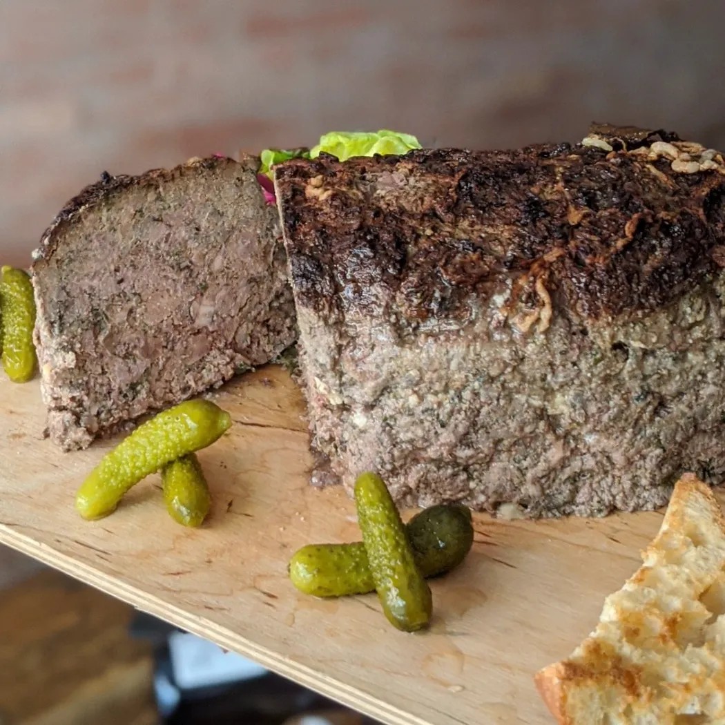 Image alt description