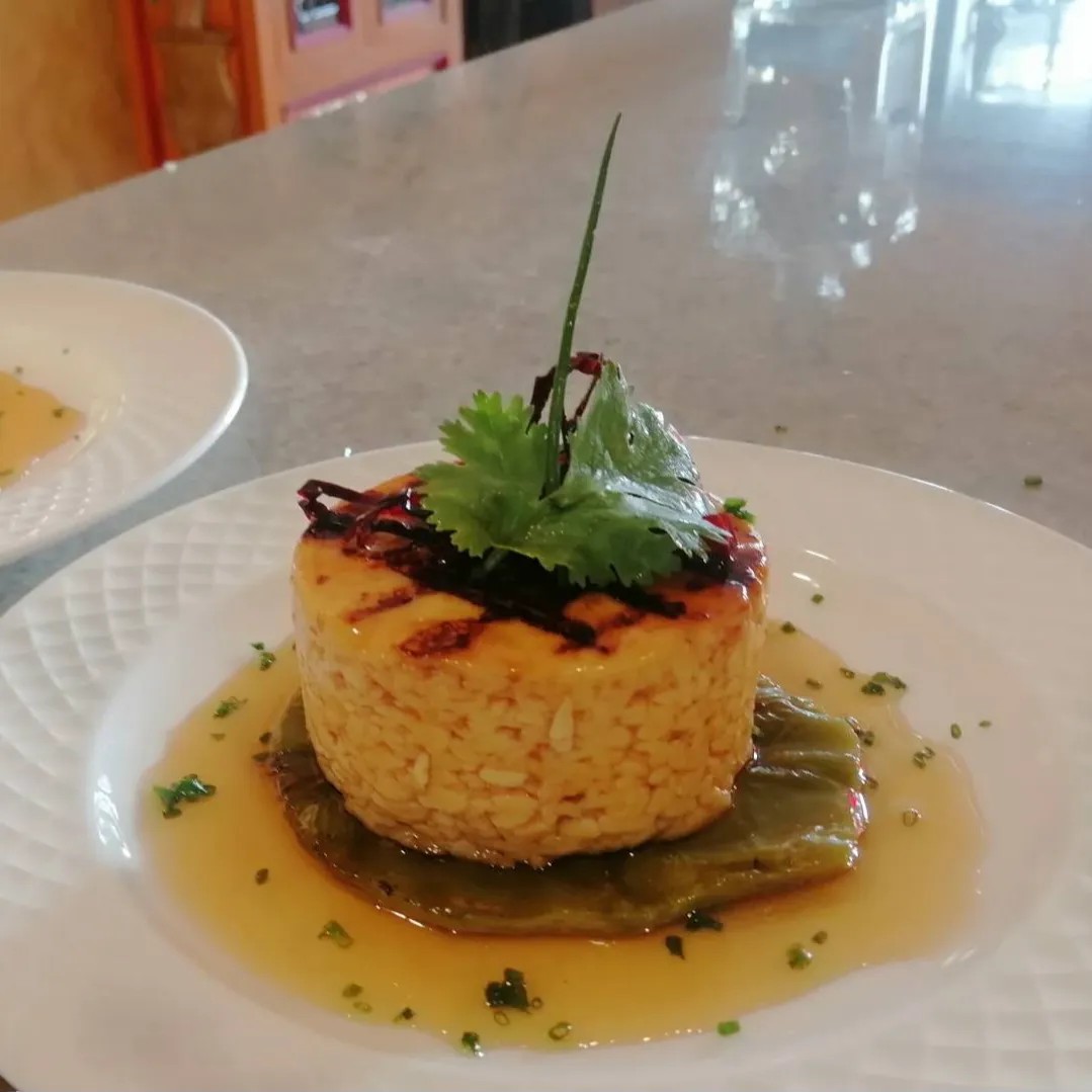 Image alt description