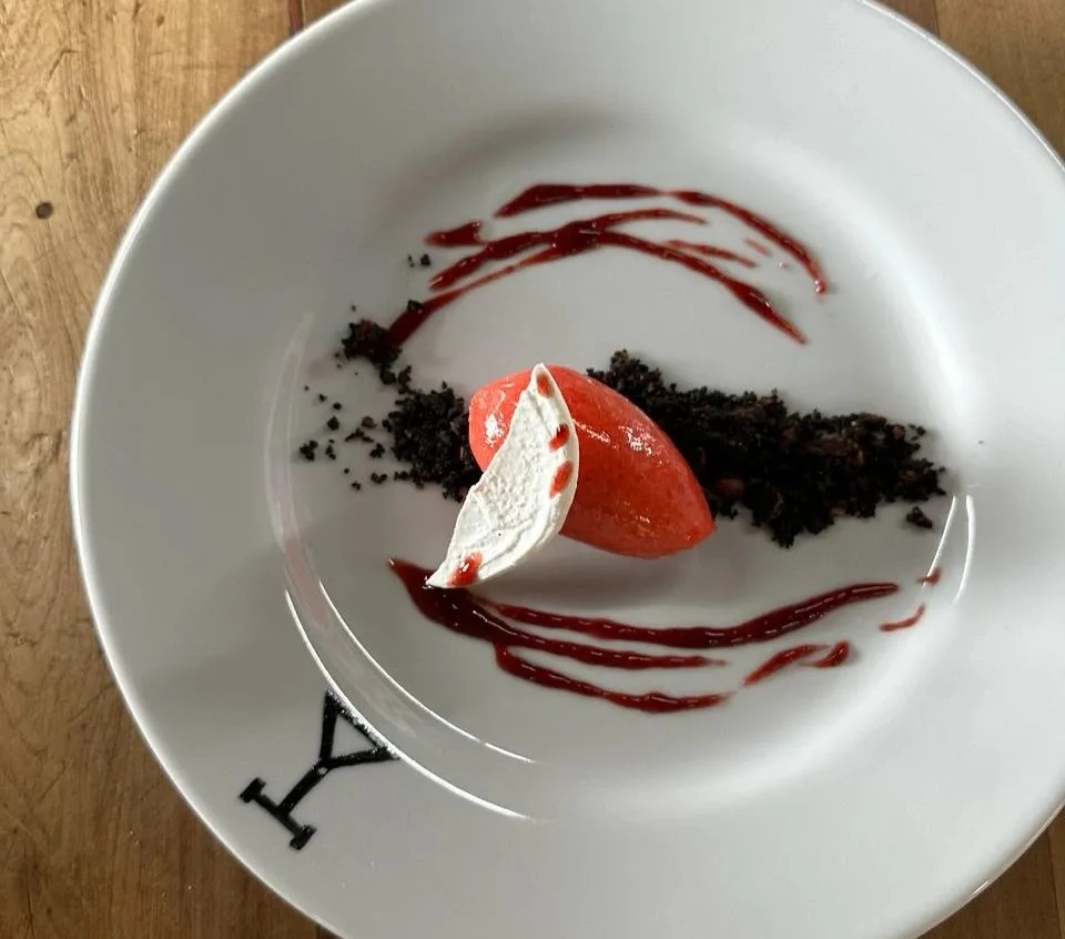 Image alt description