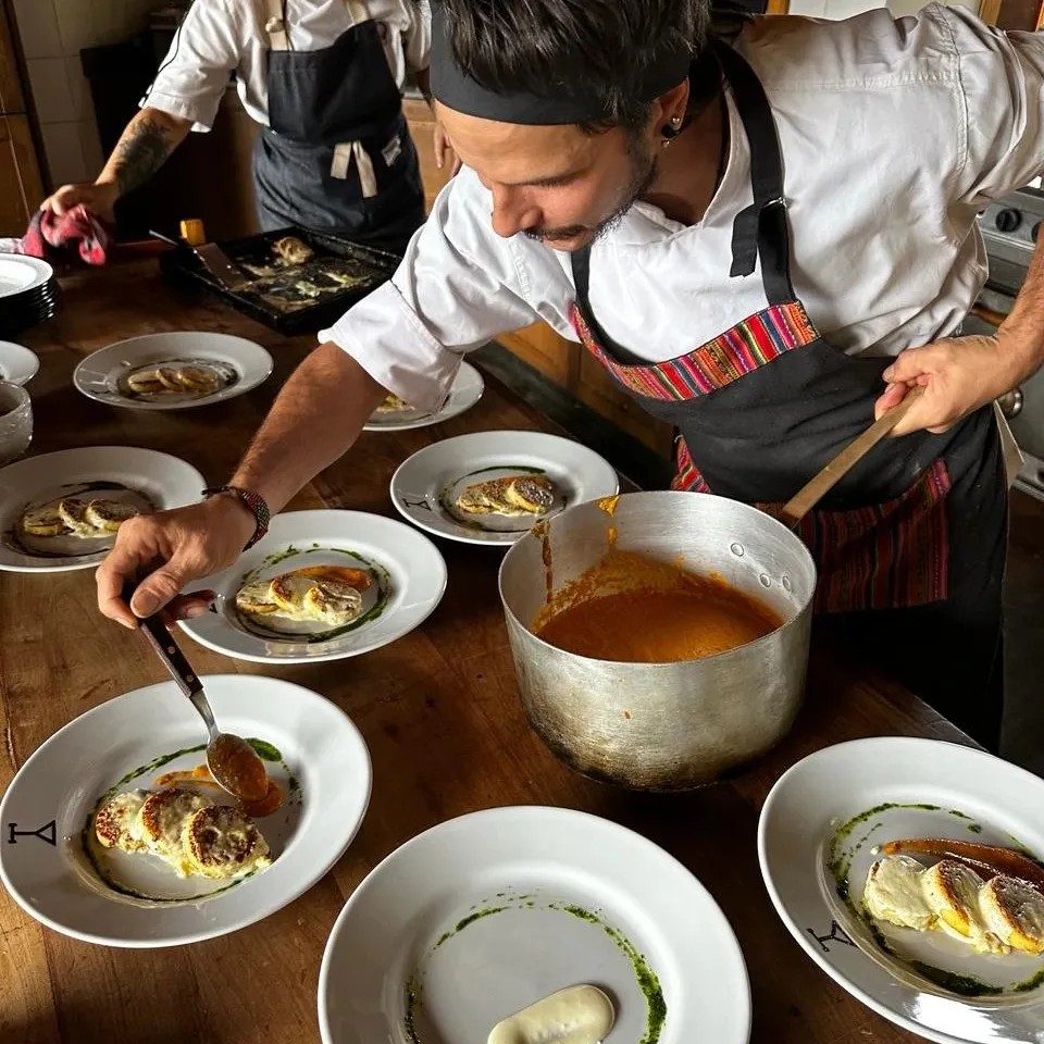 Image alt description