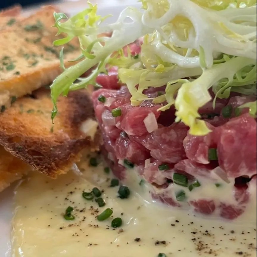 Image alt description