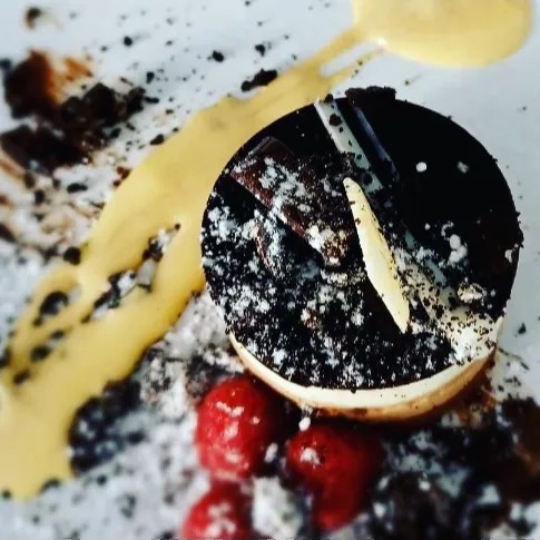 Image alt description