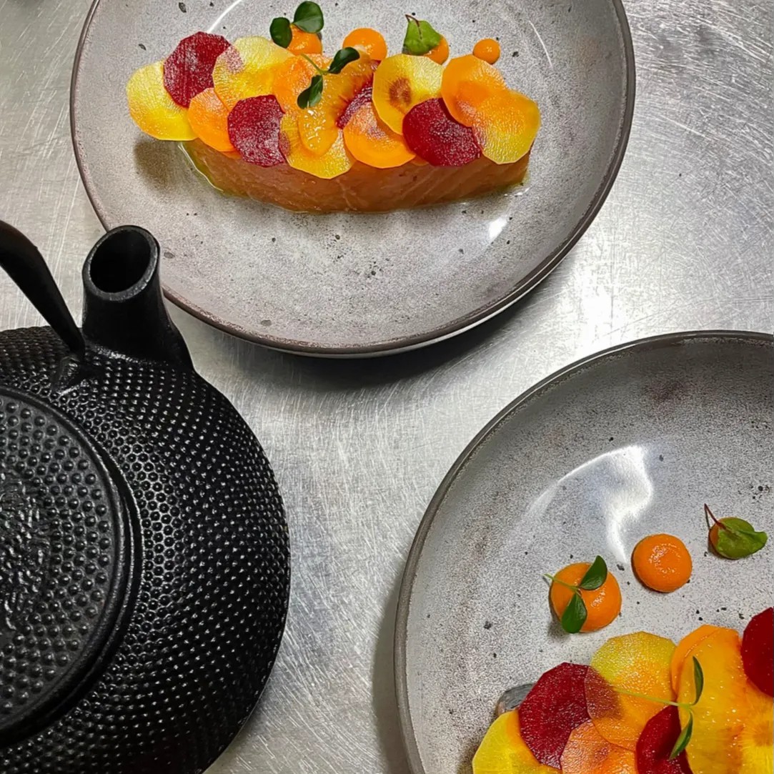 Image alt description