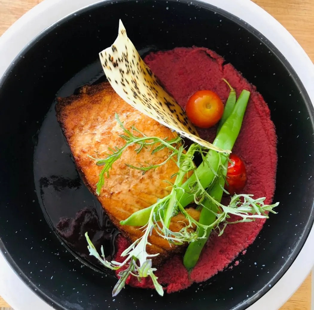 Image alt description