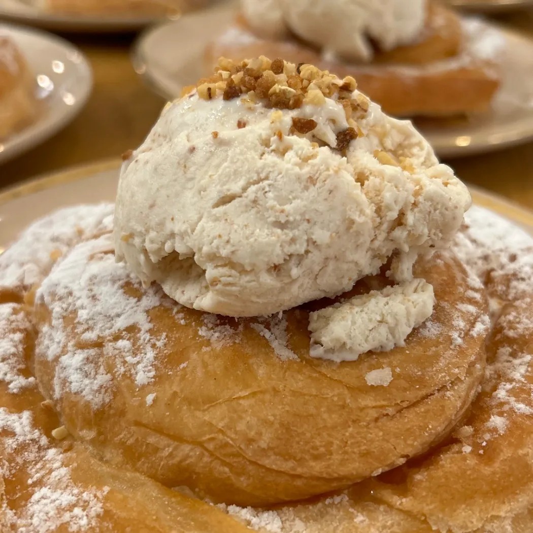 Image alt description