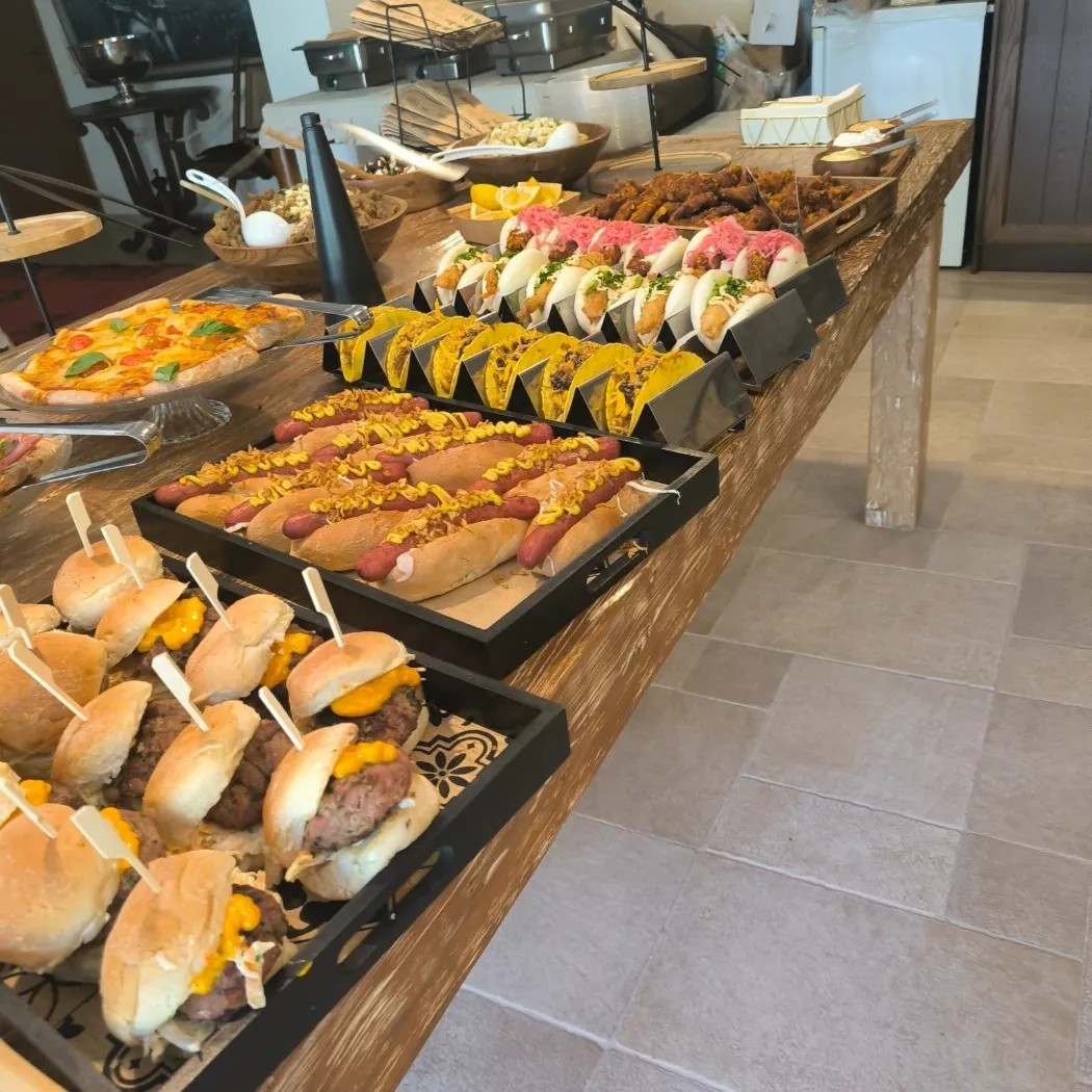 Image alt description