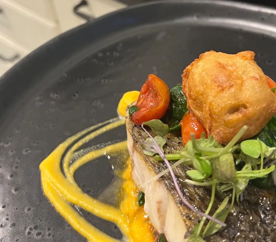 Image alt description