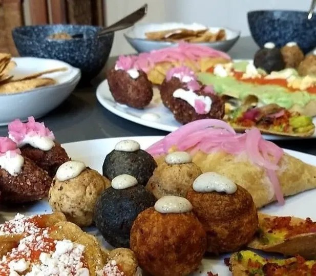 Image alt description