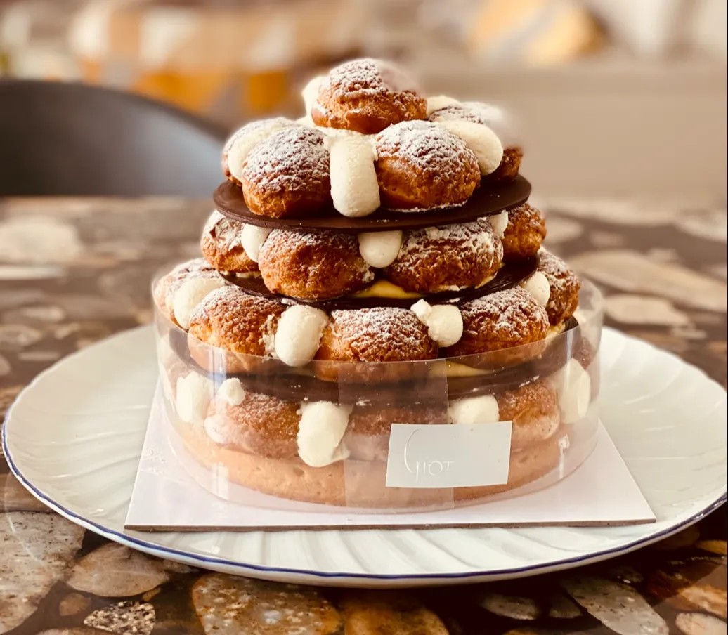 Image alt description