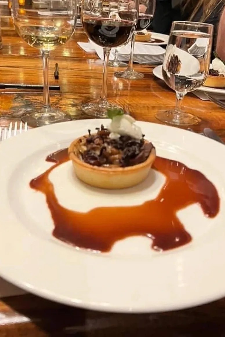 Image alt description