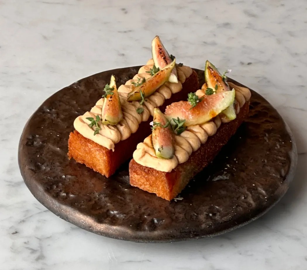 Image alt description