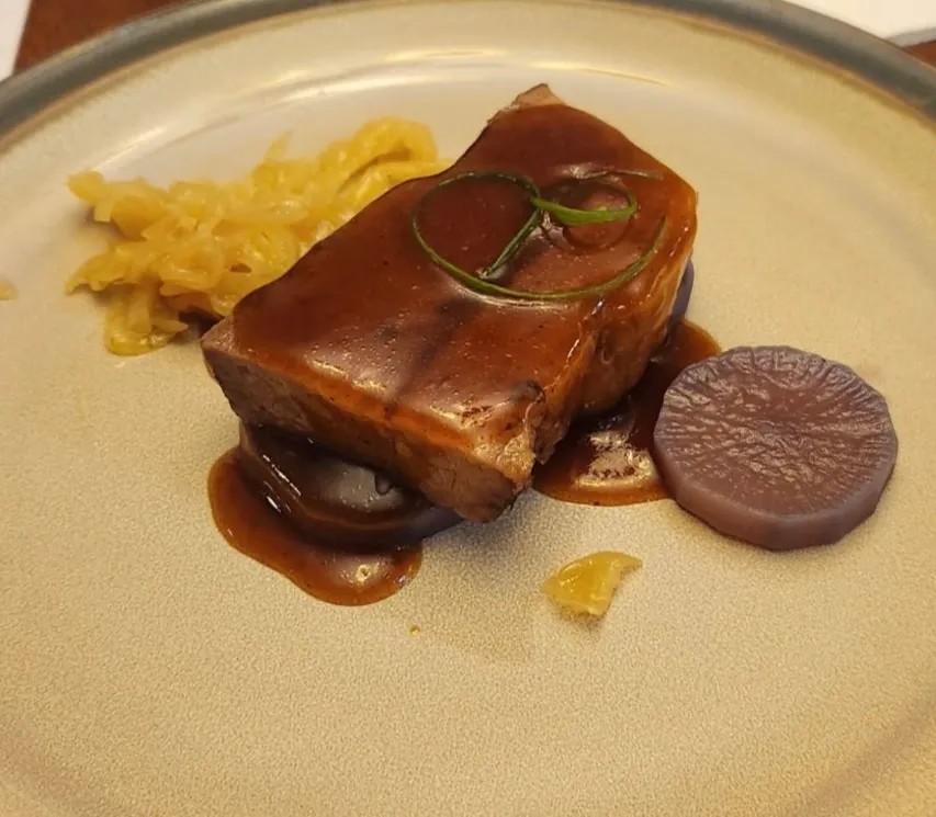 Image alt description